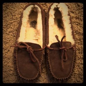 Ugg moccasins slippers sz 6